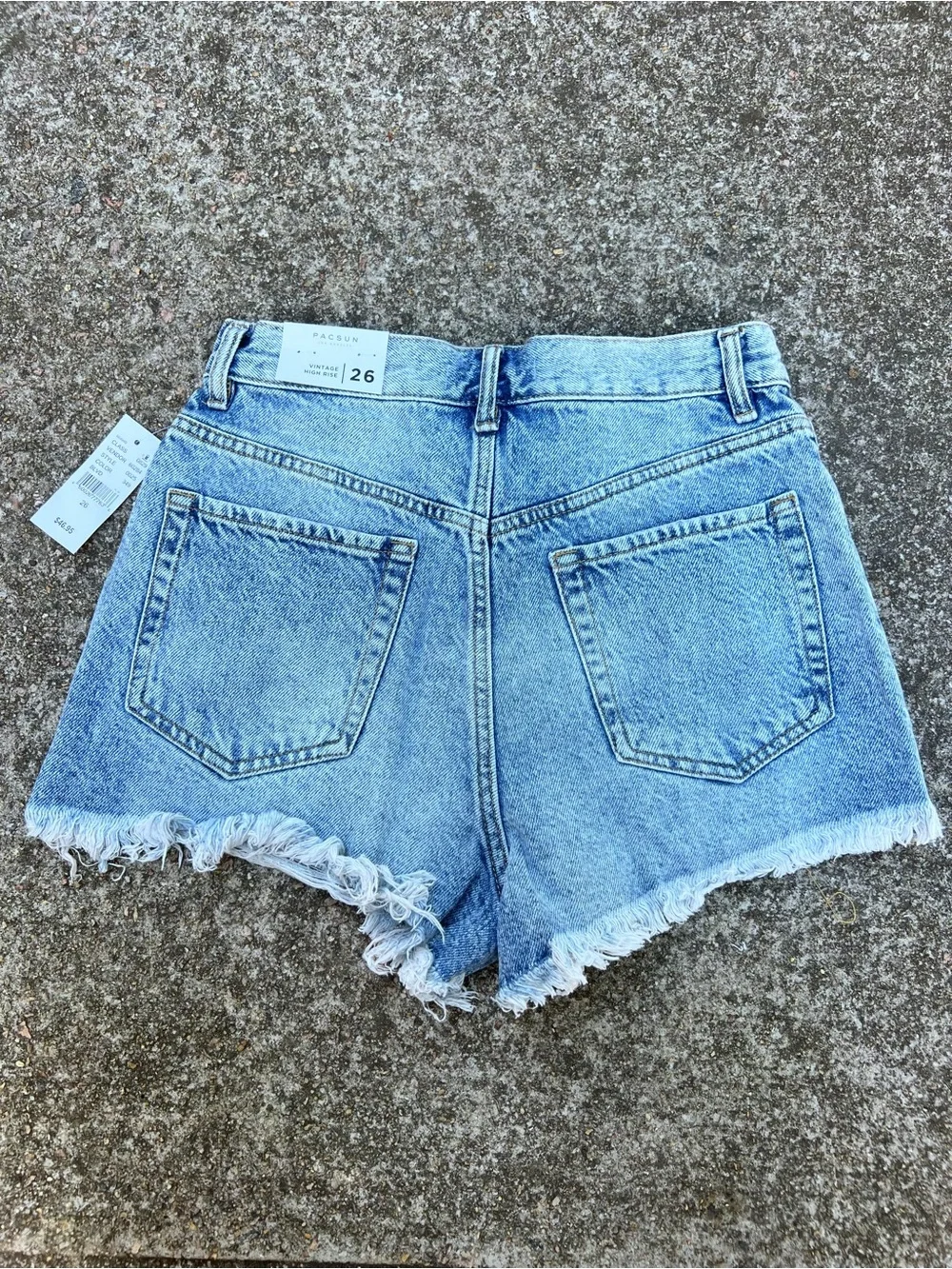 NWT PacSun Vintage High Rise Distressed Medium Wash Denim Shorts Frayed Size 26